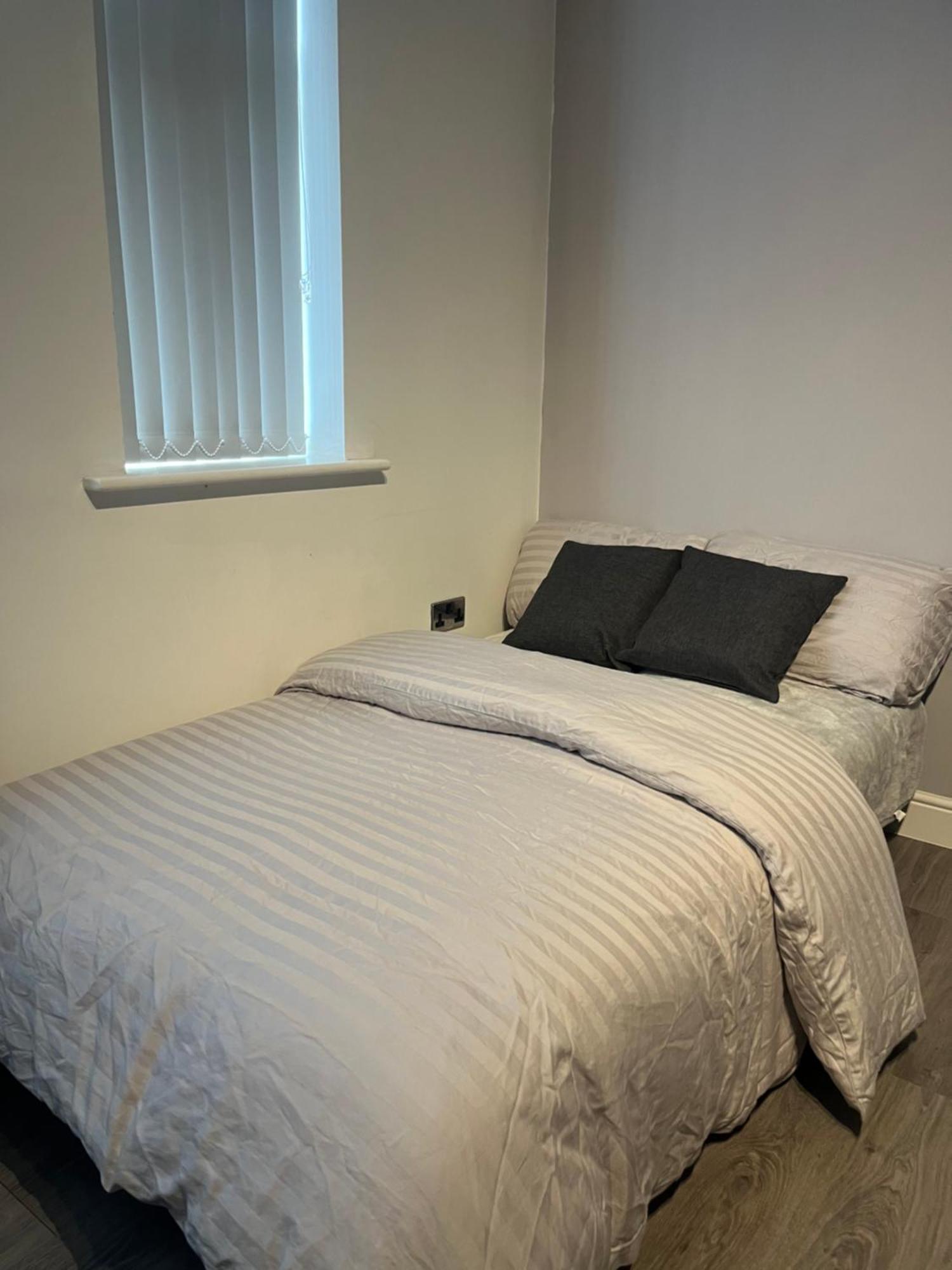1 Bedroom Apartment In Chorlton Central マンチェスター エクステリア 写真